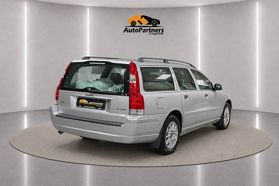 Volvo V70 2 of 12