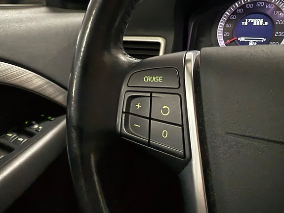 Volvo V70 15 of 19