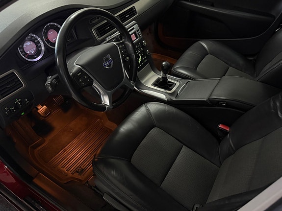 Volvo V70 12 of 19
