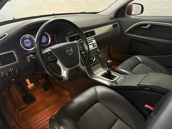 Volvo V70 8 of 19