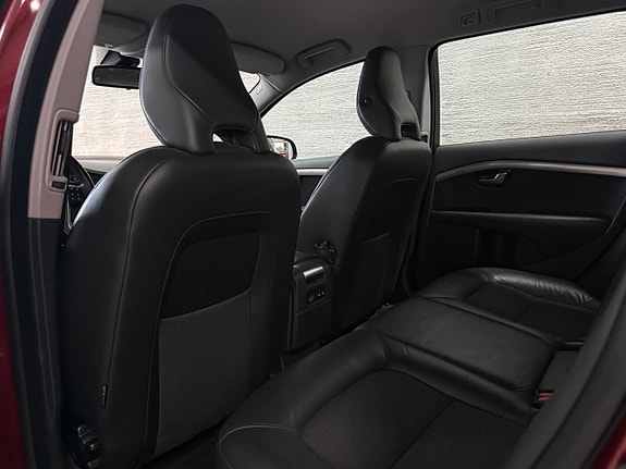 Volvo V70 11 of 19