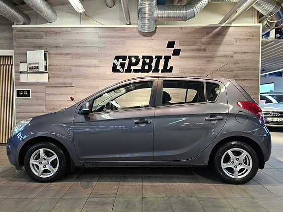 Hyundai i20 2 of 20