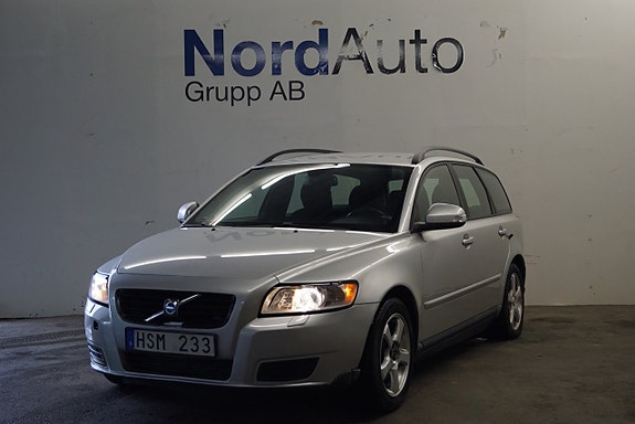 Volvo V50 2 of 23