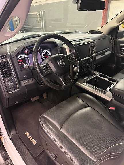 Dodge RAM 1500 8 of 13