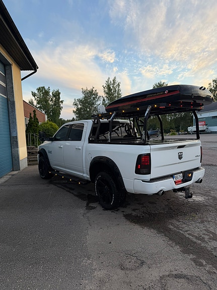 Dodge RAM 1500 2 of 13