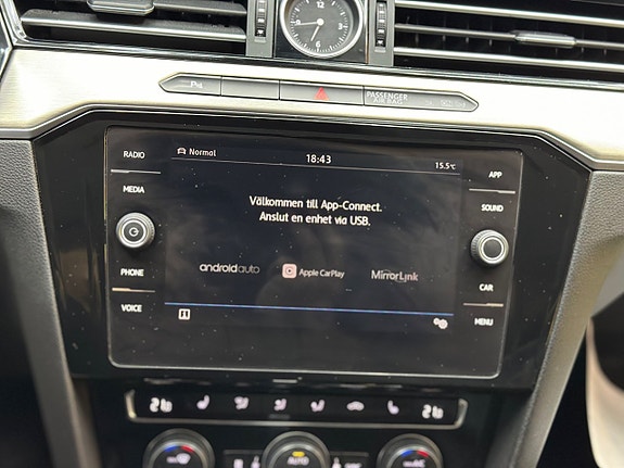 Volkswagen Passat 19 of 26