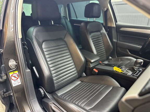 Volkswagen Passat 11 of 26