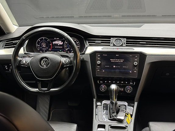 Volkswagen Passat 14 of 26