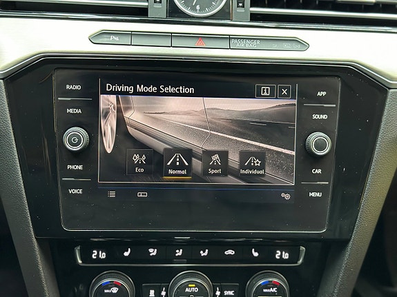 Volkswagen Passat 21 of 26