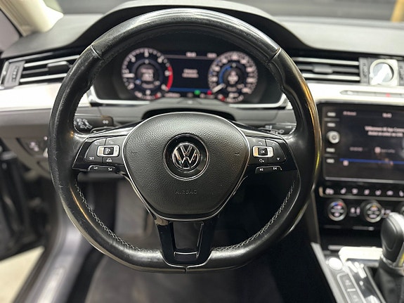 Volkswagen Passat 16 of 26