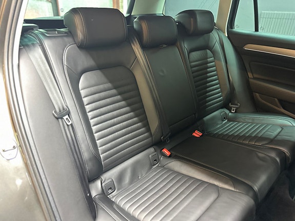 Volkswagen Passat 12 of 26