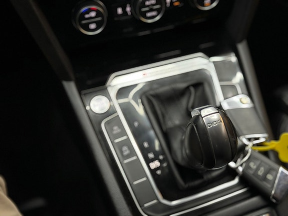 Volkswagen Passat 24 of 26