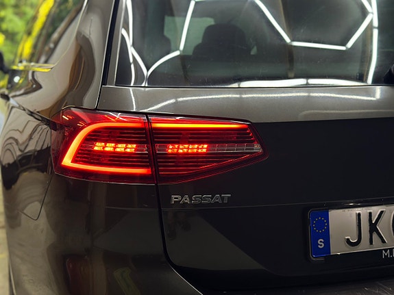 Volkswagen Passat 4 of 26