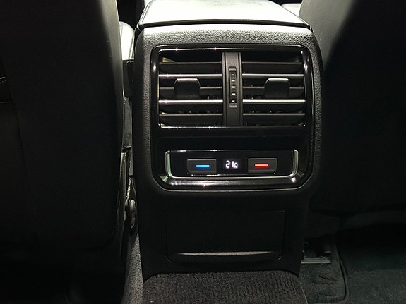 Volkswagen Passat 13 of 26