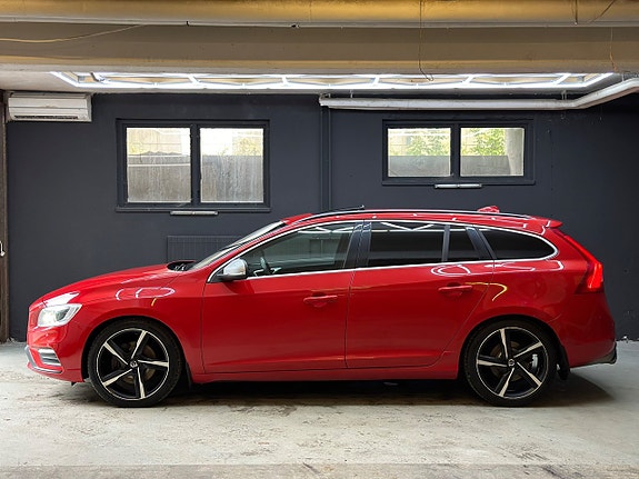 Volvo V60 2 of 25