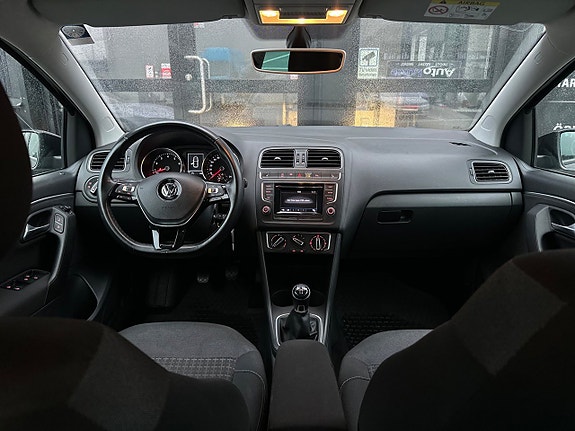 Volkswagen Polo 16 of 19