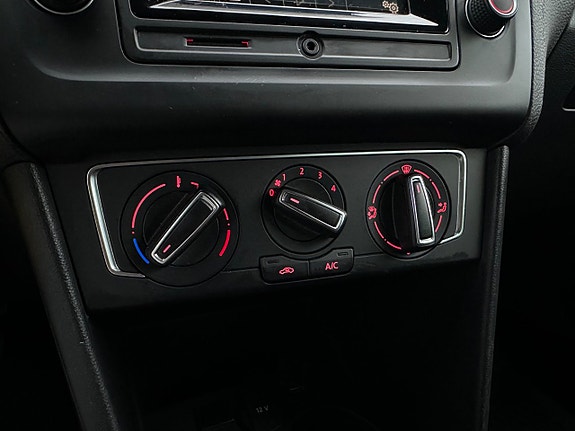 Volkswagen Polo 10 of 19
