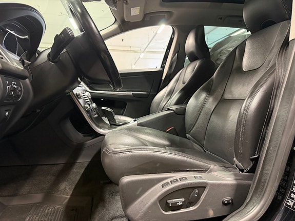 Volvo XC60 9 of 16