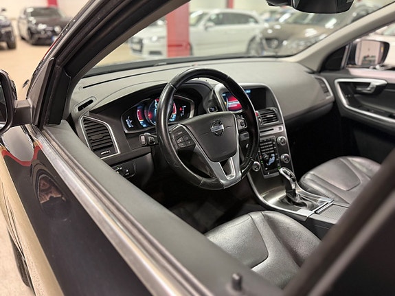 Volvo XC60 12 of 16
