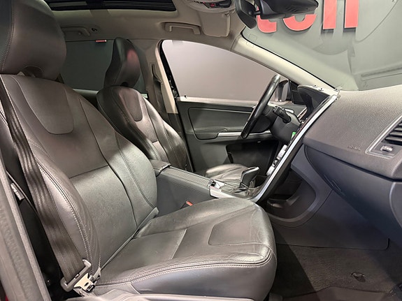 Volvo XC60 8 of 16