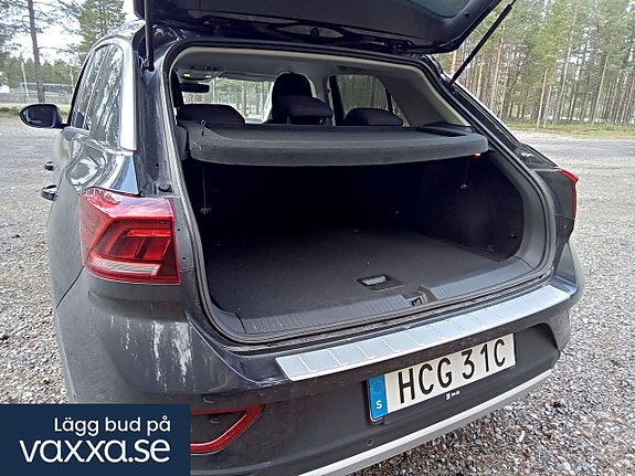 Volkswagen T-Roc 10 of 12