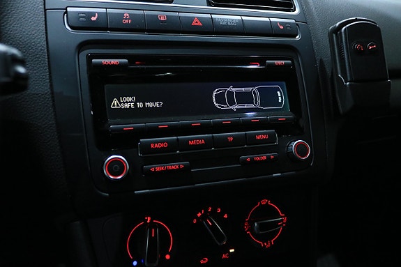 Volkswagen Polo 10 of 13