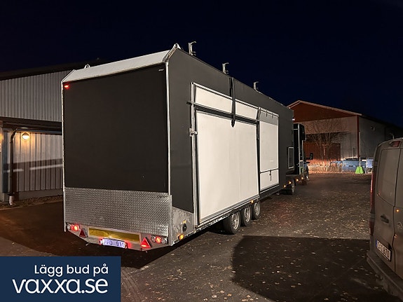 Iveco Daily 35 + Treaxlad mobilscenstrailer 11 of 23