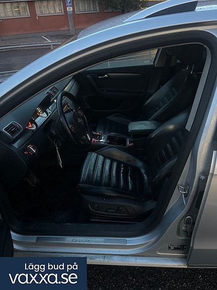Volkswagen Passat 2 of 10