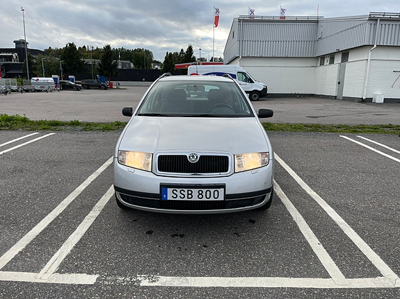 Skoda Fabia 2 of 5