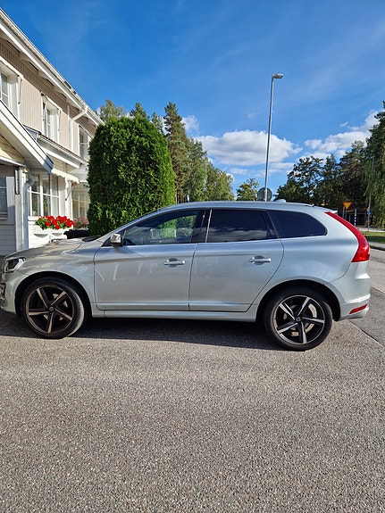 Volvo XC60 2 of 11