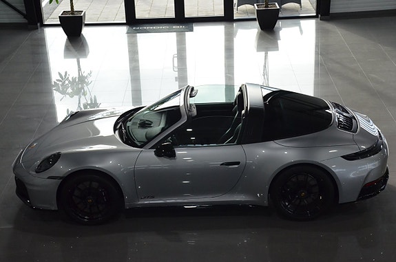 Porsche 911 Targa 4 GTS 2 of 25