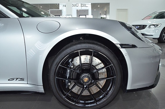 Porsche 911 Targa 4 GTS 12 of 25