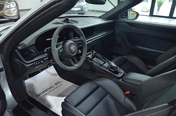 Porsche 911 Targa 4 GTS 18 of 25