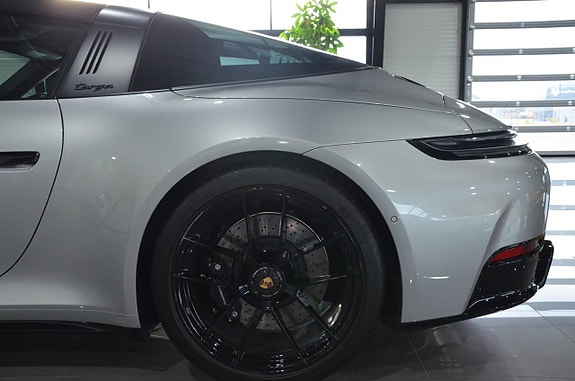 Porsche 911 Targa 4 GTS 14 of 25
