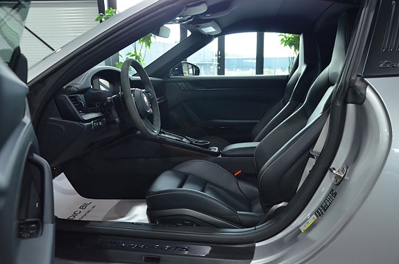 Porsche 911 Targa 4 GTS 17 of 25