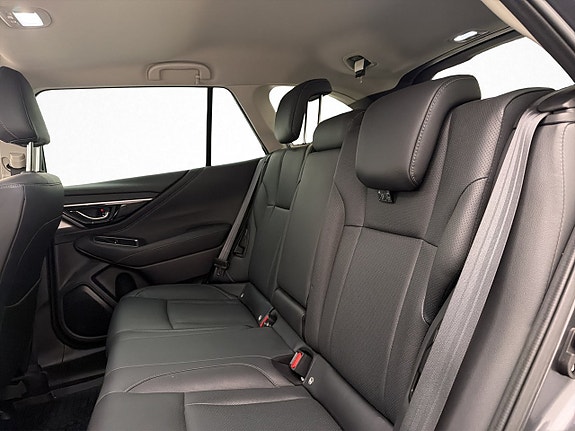 Subaru Outback 14 of 30