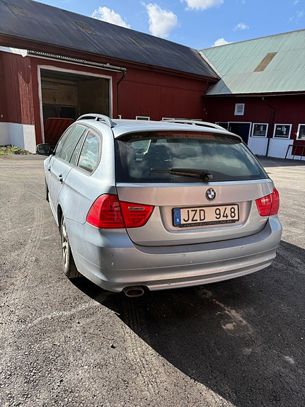 BMW 320d 2 of 9