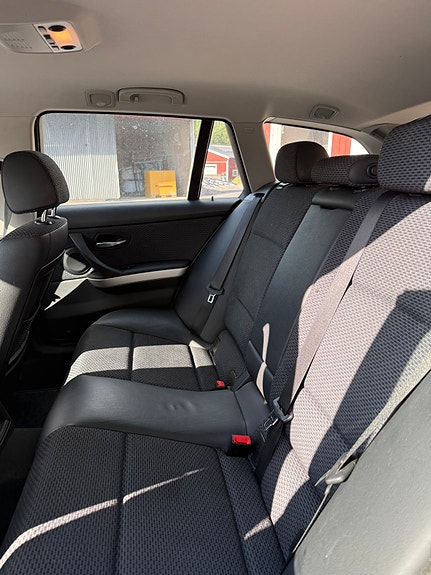 BMW 320d 4 of 9