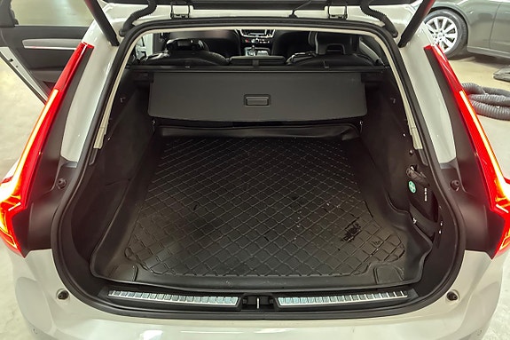 Volvo V90 10 of 27