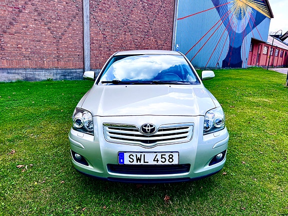 Toyota Avensis 8 of 16
