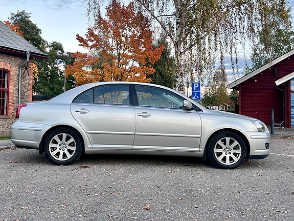 Toyota Avensis 8 of 16