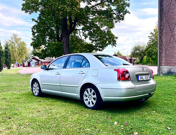 Toyota Avensis 3 of 16