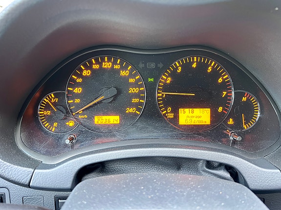 Toyota Avensis 14 of 16