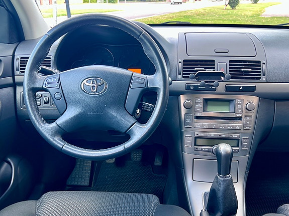 Toyota Avensis 9 of 16