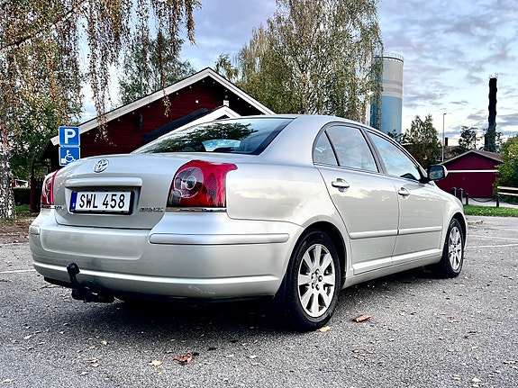 Toyota Avensis 7 of 16