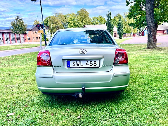 Toyota Avensis 4 of 16