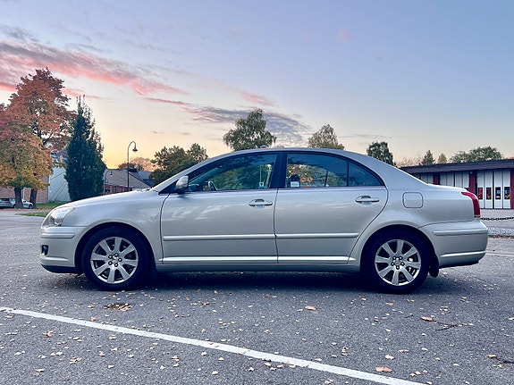 Toyota Avensis 4 of 16