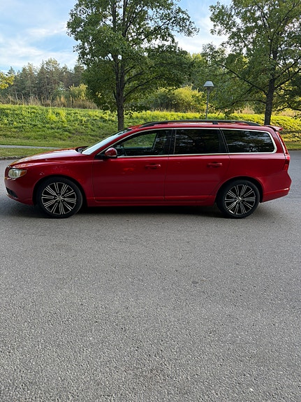 Volvo V70 2 of 15
