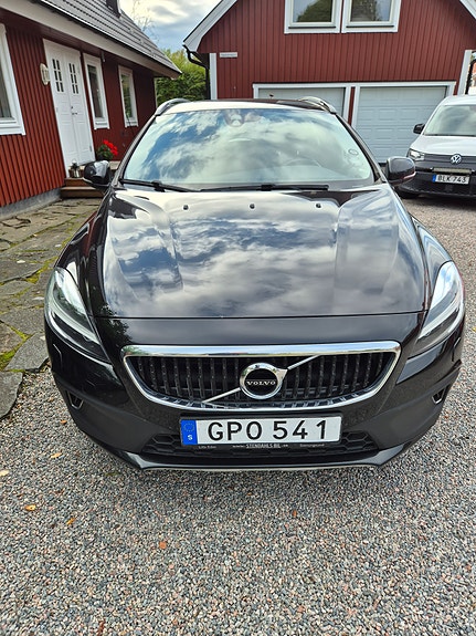 Volvo V40 Cross Country 2 of 9