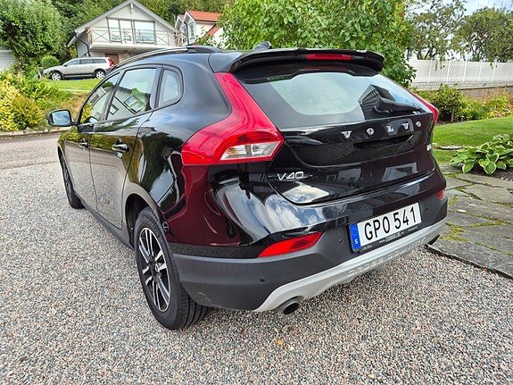 Volvo V40 Cross Country 3 of 9